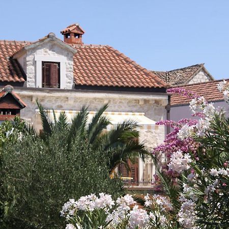 Villa Rustika Sutivan Buitenkant foto