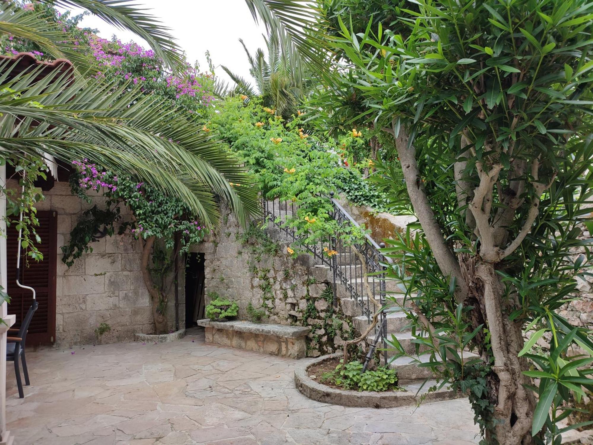 Villa Rustika Sutivan Buitenkant foto